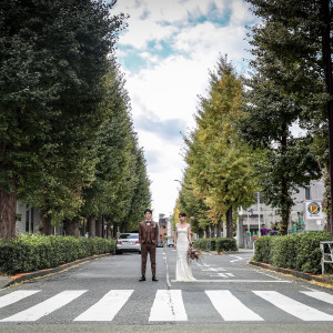 フォトシューティングでは近場の公園や道路での撮影も可能|TRUNK BY SHOTO　GALLERY/テイクアンドギヴ・ニーズウェディングの写真(13848553)