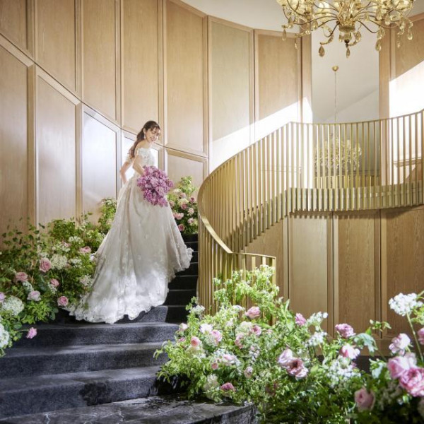 華やかなと可愛らしさに溢れた披露宴会場