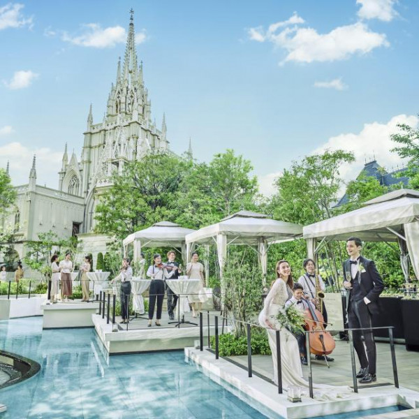 リゾートを漂わせるチャペル