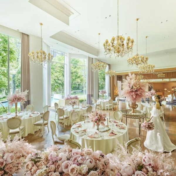 ピンクのコーディネートは花嫁人気