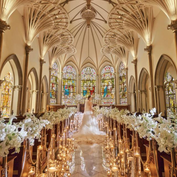 自然光が差し込むチャペル