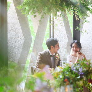 立体格子から自然光と緑が差し込み自然溢れる会場を演出|THE TENDER HOUSE（ザ テンダーハウス）の写真(52523711)