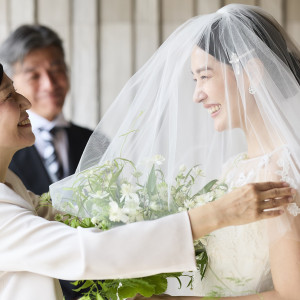 ヴェールダウンは花嫁様と親御様との大切なお時間に。|THE TENDER HOUSE（ザ テンダーハウス）の写真(33138166)