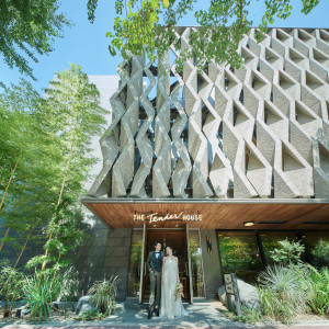 緑に囲まれた邸宅を貸切にして過ごす上質な1日。国内外で活躍する建築家「小坂竜」氏が手掛けるデザイナーズゲストハウス。|THE TENDER HOUSE(ザ テンダーハウス)の写真(54749299)