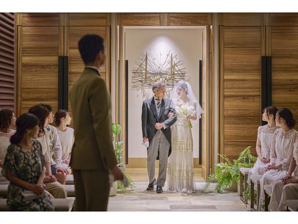 Los Angeles balcony(ロサンジェルスバルコニー)の木の温もりに包まれる、ナチュラルで優美な館内チャペルの写真(5枚目)