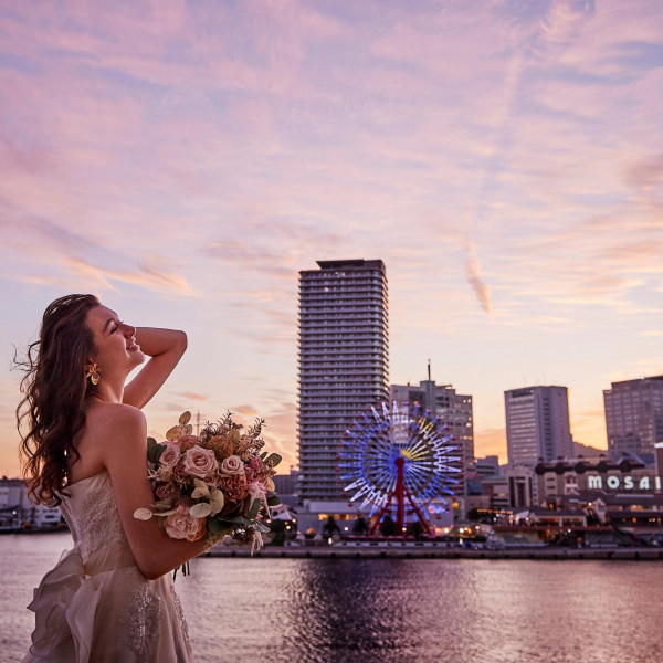 青空から夕焼け空への移り変わりなど海に囲まれた会場でないとご覧頂けないとっておきの景色が楽しめます