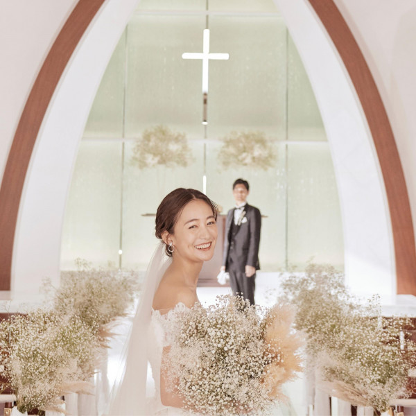 圧巻の天井高と木の温もりに包まれる教会「マリンホール」