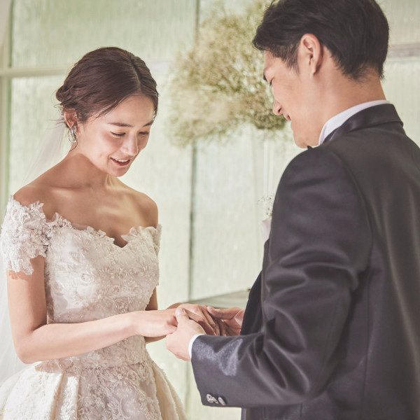 幻想的な独立型チャペルで永遠の誓いを