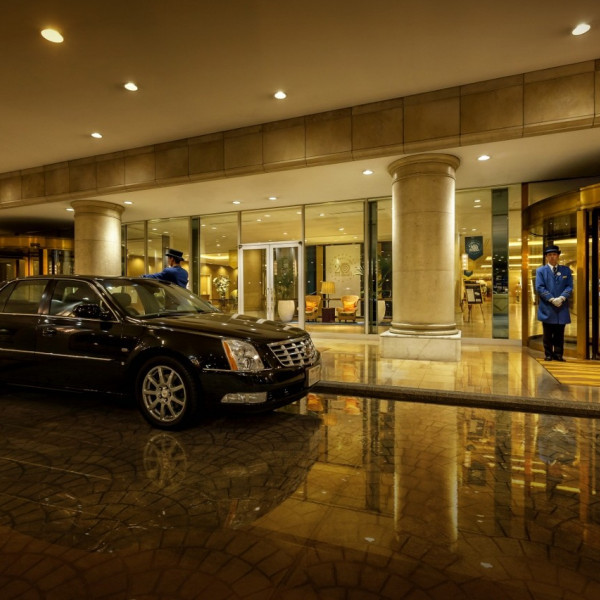 ホテルの顔とも言える正面玄関。温かく出迎えるスタッフが印象的。|神戸メリケンパークオリエンタルホテルの写真(876512)