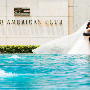 エントランスには海外のリゾートホテルを思わせるような大きな噴水がゲストを迎えてくれます。|TOKYO AMERICAN CLUB（東京アメリカンクラブ）の写真(3884817)