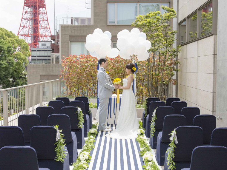 東京タワーに見守られながら開放的なテラスでの自由な結婚式