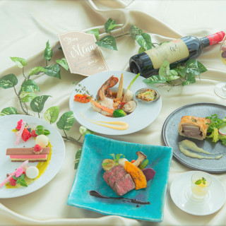 厳選された沖縄食材を使用した、当館オリジナルコース
沖縄らしさ溢れる華やかな逸品を