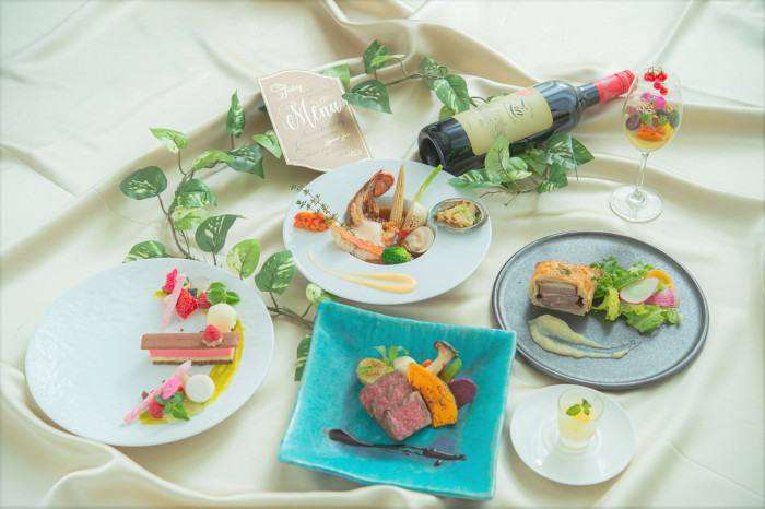 厳選された沖縄食材を使用した、当館オリジナルコース
沖縄らしさ溢れる華やかな逸品を