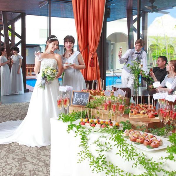 家族や親族、親しい友人だけを招いてリラックスした結婚式が叶います♪