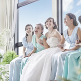 インナーガーデンは暑さも寒さも感じない素敵なスポット。太陽の光を浴びながらの撮影タイムは列席の皆様に好評です!