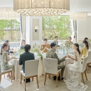 アットホームな空間で感謝を伝える結婚式