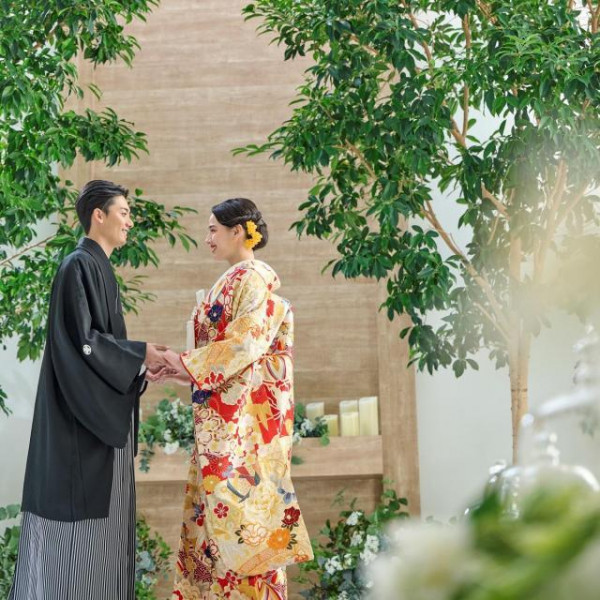 【ご参考に】ブライダルフェアでは業界で活躍するクリエイターが創るトータルコーディネートも見学できる。