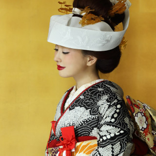 日本人が古来より大切に受け継いできた花嫁の装い、地毛から結い上げる日本髪も叶う。