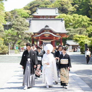 鶴岡八幡宮での挙式のあとに、鎌倉ならではの一軒家で家族との絆を深める会食へ
