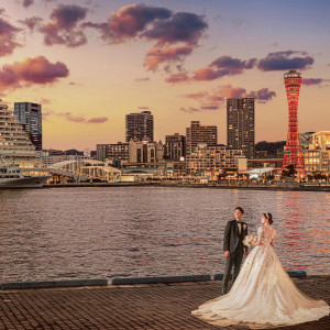 ドラマチックな神戸港の夜景を背景にした前撮りも人気|ラ・スイート神戸オーシャンズガーデンの写真(56222059)