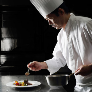 「おいしさはおもてなし」一流店で料理長を務めてきたグランシェフの小笠原靖彦は話す。|ラ・スイート神戸オーシャンズガーデンの写真(32944365)