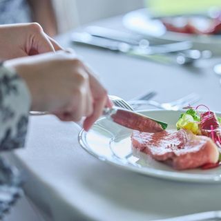 【家族/親族挙式+食事会のご相談】海の見えるチャペル見学+メイン試食