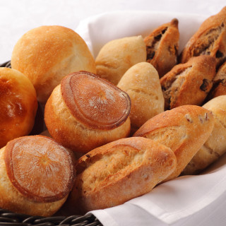 自社ブランド「ル・パン」のパンを提供。地元でとれた新鮮な素材を使い、無添加・無着色・無香料