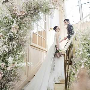 印象的な両階段での撮影は、いつまでも残しておきたい一生の宝物|インスタイルウェディング京都 (InStyle wedding KYOTO)の写真(8766892)