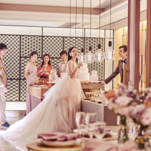 バンケットにはオープンキッチンが併設されており、ゲストへの最高の演出となる|インスタイルウェディング京都 (InStyle wedding KYOTO)の写真(8809693)