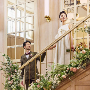 印象的な両階段での撮影は、いつまでも残しておきたい一生の宝物|InStyle wedding KYOTO/テイクアンドギヴ・ニーズウェディングの写真(53764920)