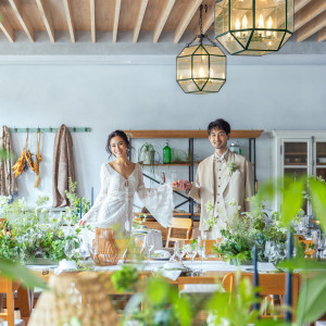 インテリアは居心地の良さを追求した椋木(むくのき)を使用|InStyle wedding KYOTO/テイクアンドギヴ・ニーズウェディングの写真(53764921)