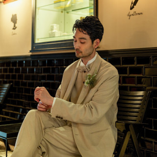 新郎新婦でのバランスを考えながら、スタイリッシュなコーディネートをご提案