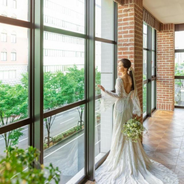 都会とは思えない自然を感じるチャペル