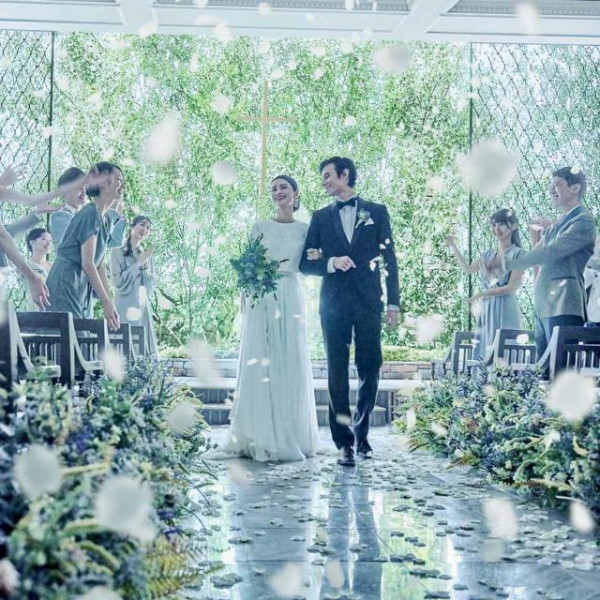 都会とは思えない自然を感じるチャペル