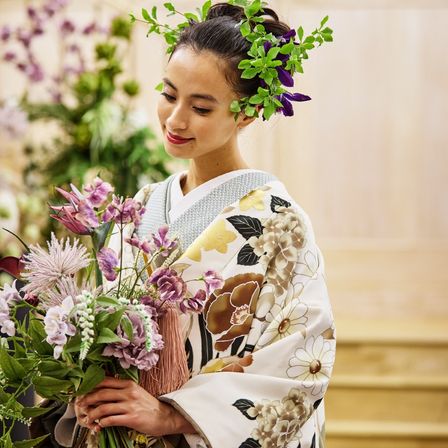 メインカラーを引き立てる装花で会場がパッと華やかに|ニーズ京都烏丸 by T&G WEDDING(旧 インスタイルウェディング京都)の写真(53770299)
