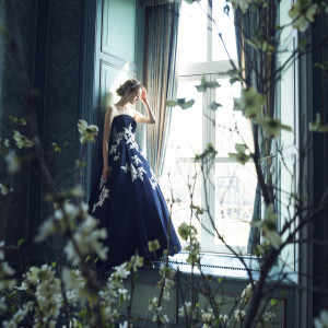 【JUNO】贅をつくしたディティールとしなやかな質感が印象的なインポートドレス|the Terraceの写真(16266914)