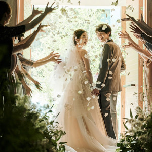 光を受けたウエディングドレスは新婦をより美しくみせてくれる|the Terraceの写真(5735037)