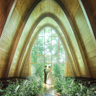 木漏れ日の中での挙式は一生の思い出に…