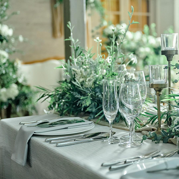 自然光が差し込む開放的なパーティスペース