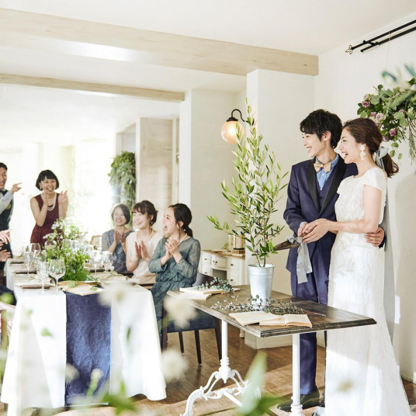 ご希望者多数につき先行受付開始！
BIG特典付き☆衣裳40万円分などの特典も♪