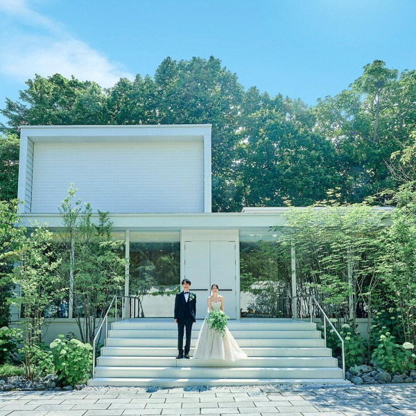 森のチャペルでは自然に囲まれた挙式が可能♪