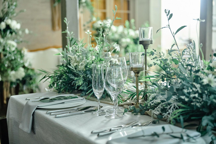 ナチュラルな会場でコーディネートも自由自在に♪