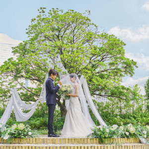 みなとみらいの絶景を感じられるガーデン|ノートルダム横浜みなとみらい/FIVESTAR WEDDINGの写真(52068405)