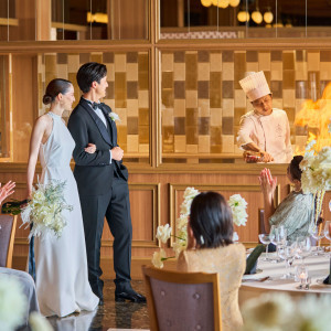 全会場オープンキッチン完備なので、フランベ演出も叶う。|ノートルダム横浜みなとみらい/FIVESTAR WEDDINGの写真(42815051)