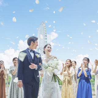 みなとみらいの非日常な空間でおふたりの等身大の結婚式を叶えられるノートルダム横浜。