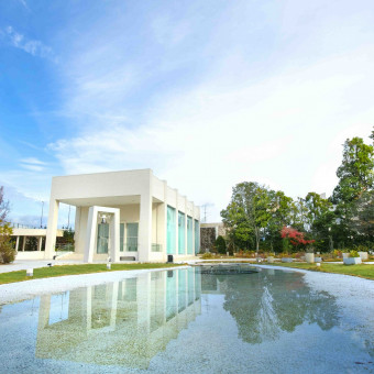 青空の下開放感ガーデンで楽しんで