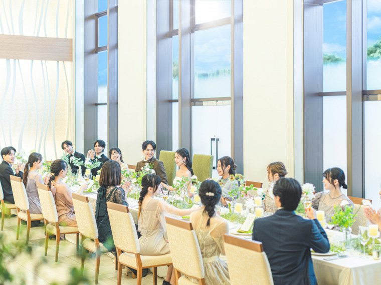 大切な家族や親しい友人と過ごす心温まる少人数ウエディング。