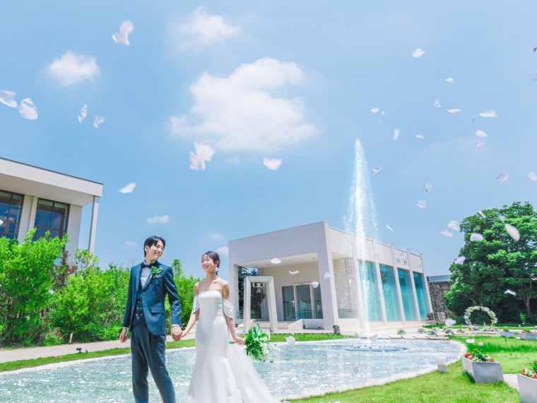 開放感のある空の青と自然の緑の融合