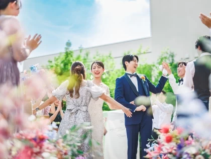 光・水・緑に満ちた開放感溢れる
ガーデンで大切な人達と過ごす
ナチュラルウェディング