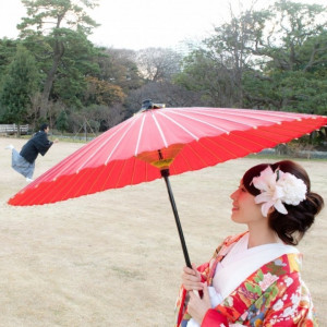 【和装ロケーションフォト】自然に触れながら日本の伝統衣装を纏っておふたりらしさを表現する和装フォトが人気|LA POLTO（ラ ポルト）の写真(870574)